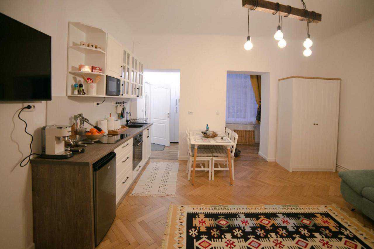 Jasmine Serenity Apartment - Central, Behind Black Church Brasov Exterior photo