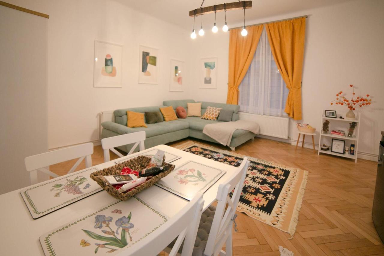 Jasmine Serenity Apartment - Central, Behind Black Church Brasov Exterior photo
