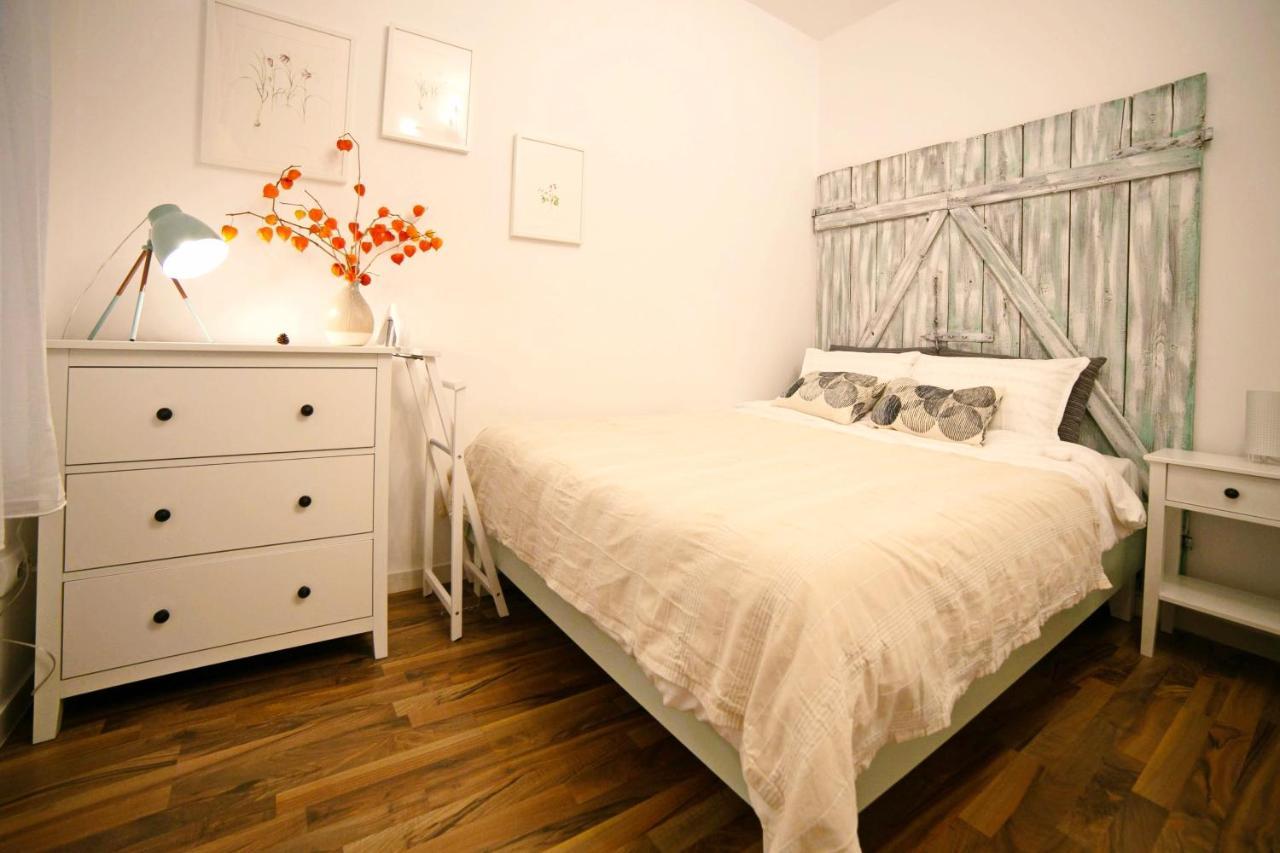 Jasmine Serenity Apartment - Central, Behind Black Church Brasov Exterior photo