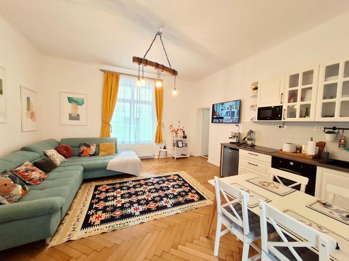 Jasmine Serenity Apartment - Central, Behind Black Church Brasov Exterior photo