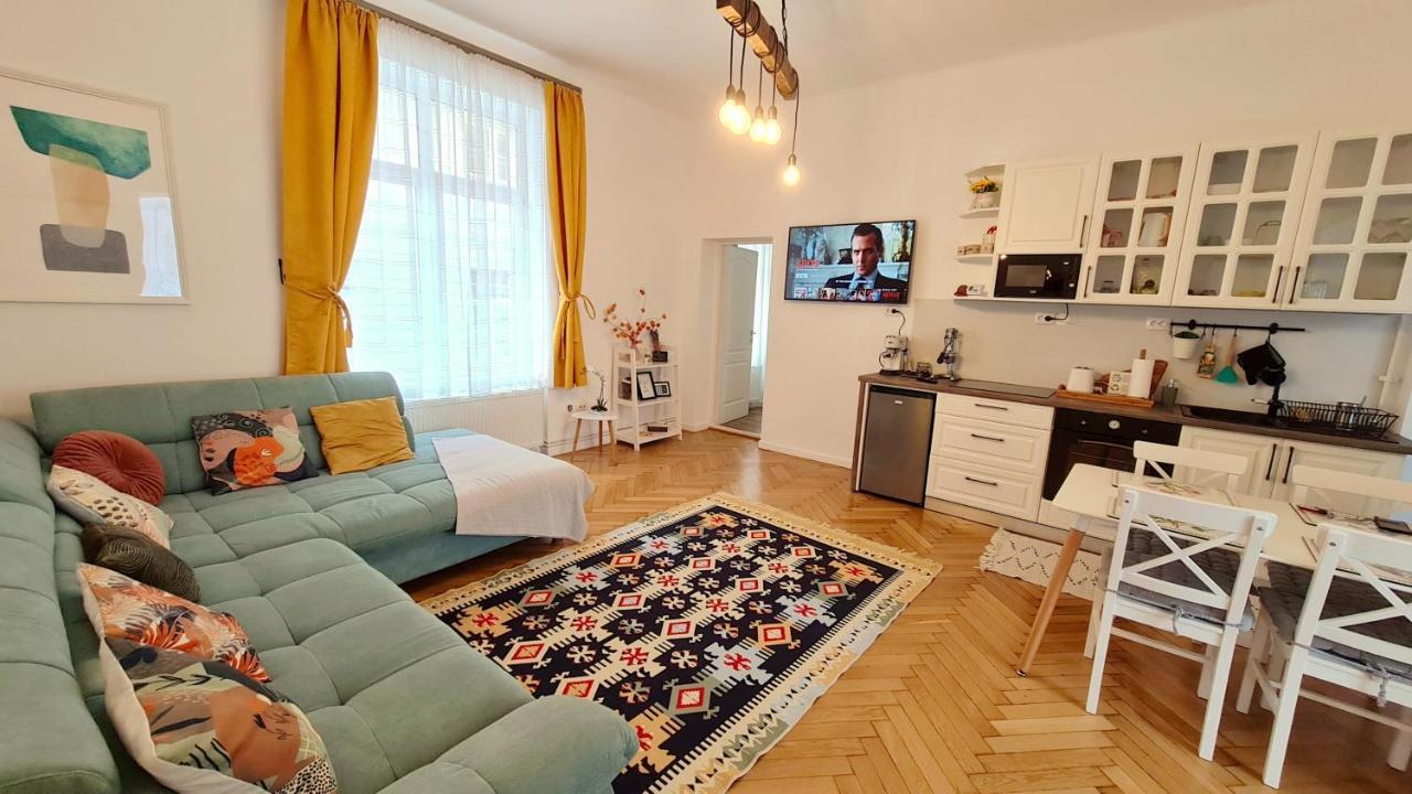 Jasmine Serenity Apartment - Central, Behind Black Church Brasov Exterior photo